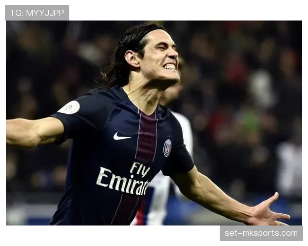 卡瓦尼闪耀老特拉福德，曼联传奇色彩依旧浓厚