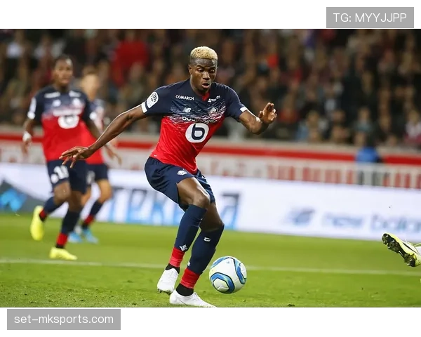 奥斯梅恩更衣室影响力显著，助力球队士气持续攀升