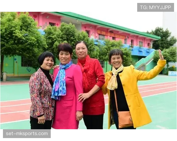 何卓佳训练像隔壁同学，赛后一掏包又像走红毯，尴尬又精彩我服了