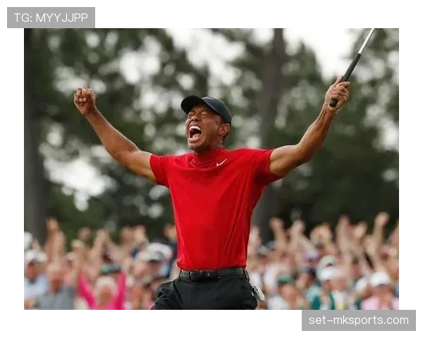 泰格伍兹穿得比我运动裤还随意，谁这么牛？